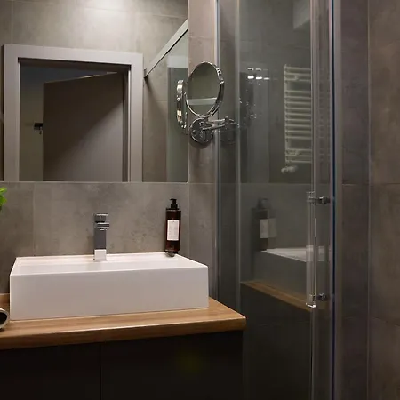 Fragola Rajska 3 - Modern Studios, Park