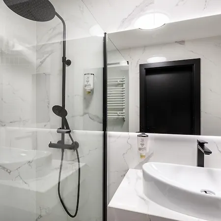 Fragola Rajska 3 - Modern Studios, Park 4*