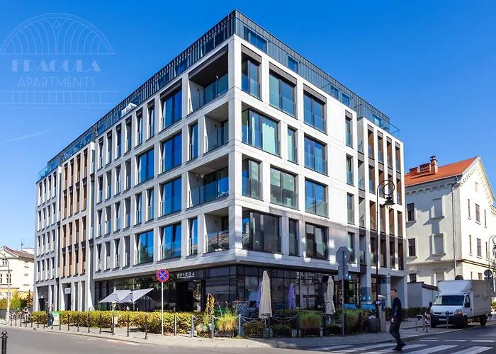 Fragola Rajska 3 - Modern Studios, Park